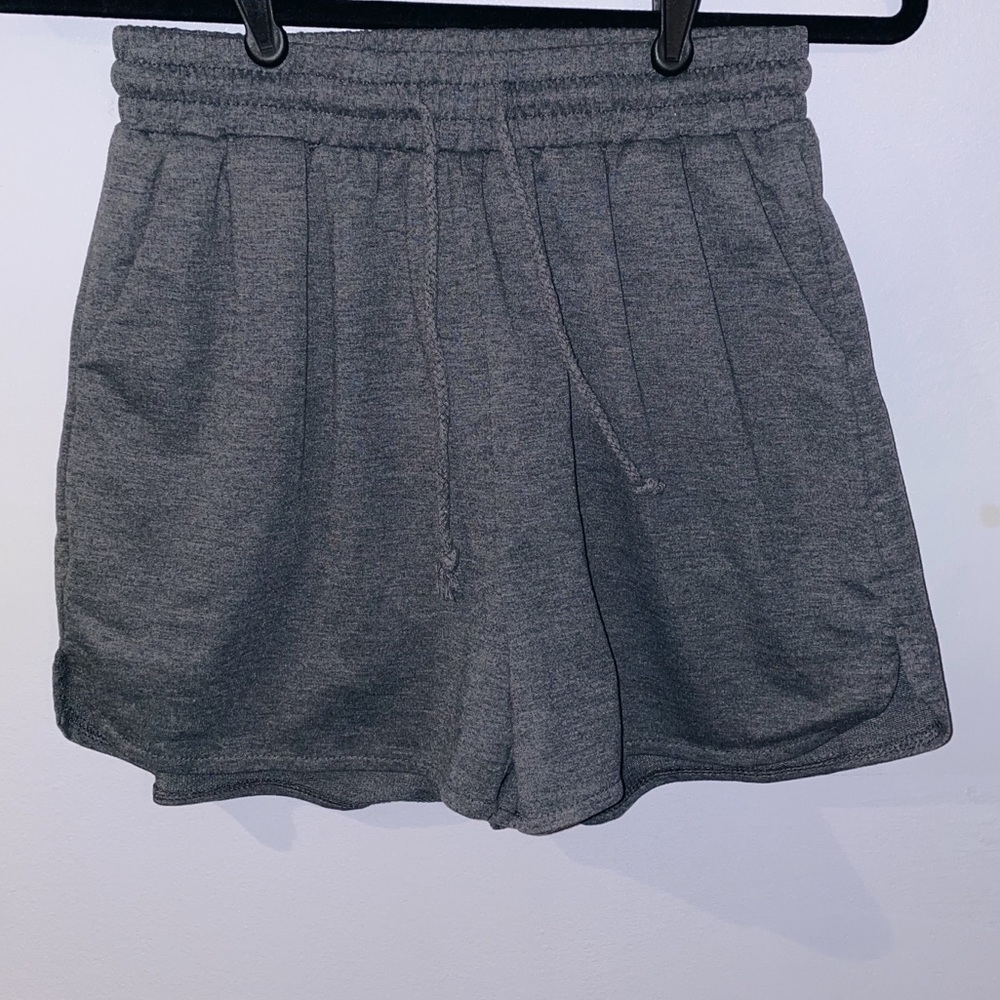 🌿 bundle 3 items for $15 🌿 Women’s shorts